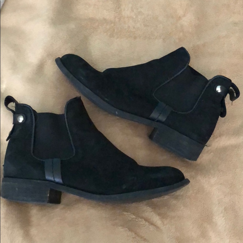 Steve Madden booties!